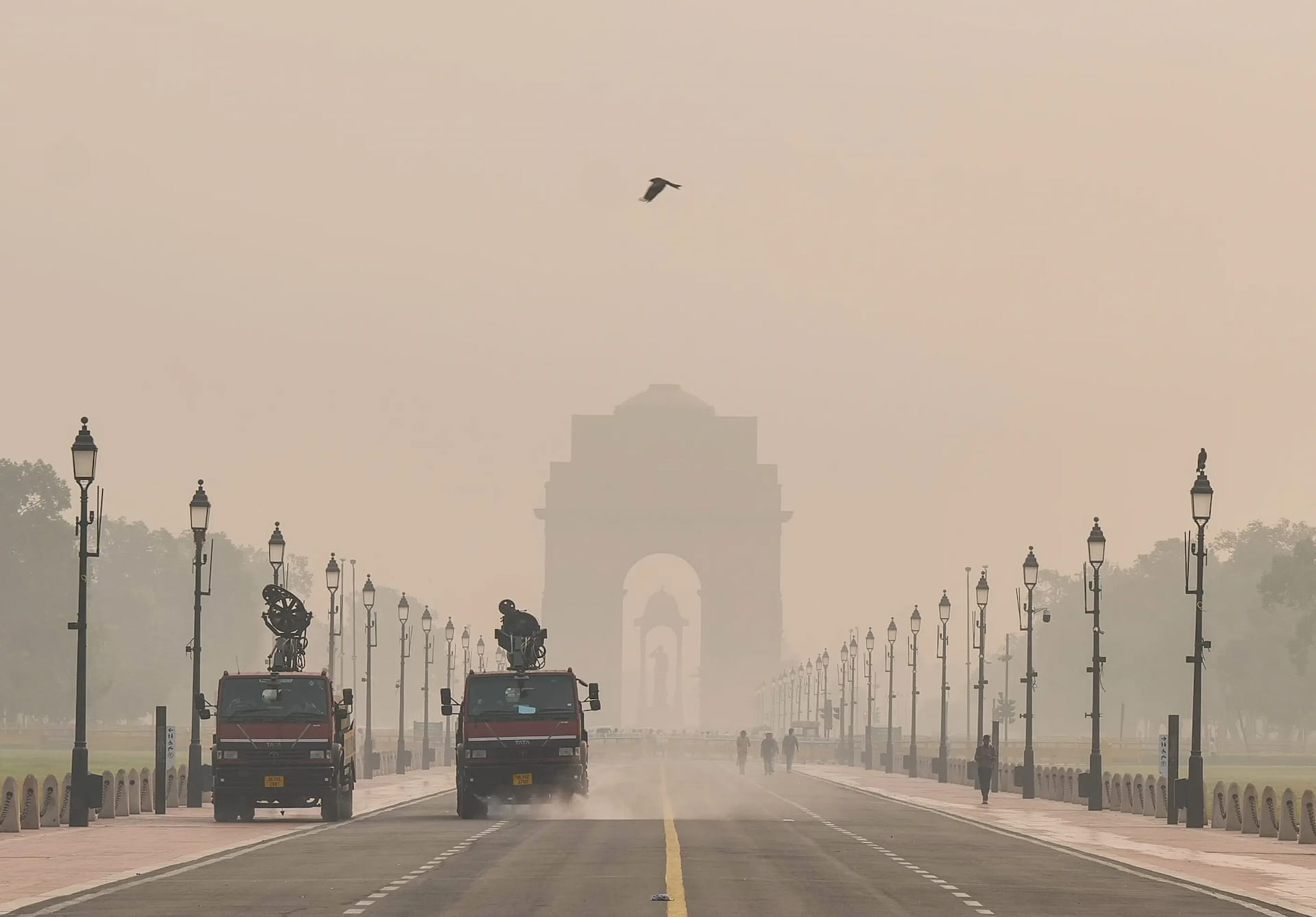 AQI 400 के पार, कई इलाकों में ‘सीवियर’ स्तर; ठंडी हवाओं और स्मॉग ने बिगाड़े हालात