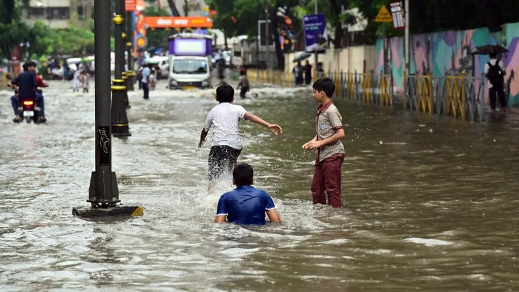 महाराष्ट्र में भारी बारिश, आज बंद रहेंगे पनवेल, ठाणे, भिवंडी और नवी मुंबई में सभी स्कूल-कॉलेज