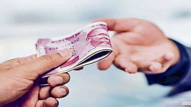 रिश्वत लेने के मामले में डॉक्टरों और शिक्षकों से बहुत आगे हैं प्रदेश के पटवारी