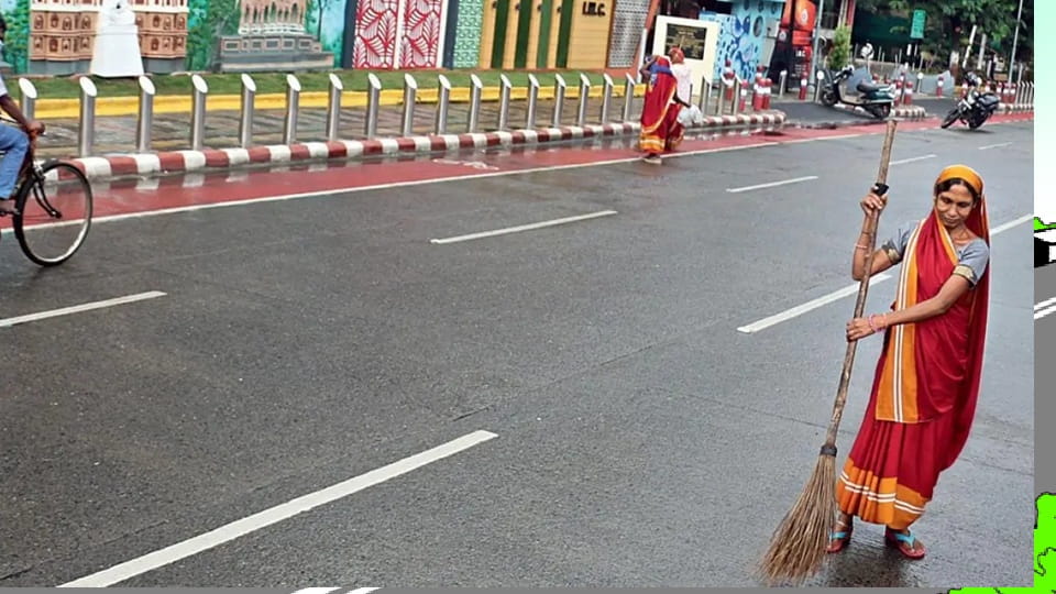 सफाई में फिसड्डी प्रदेश के एक शहर को साफ-सुथरा बनाएगा लगातार 7वीं बार स्वच्छता में नंबर वन आने वाला इंदौर