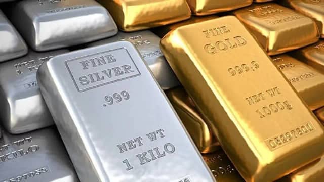 2025 में चांदी में 59% और सोने में 47% की जबर्दस्त उछाल, निफ्टी सिर्फ 4% ऊपर चढ़ा, आगे देखने को मिल सकता है बड़ा उलटफेर ?
