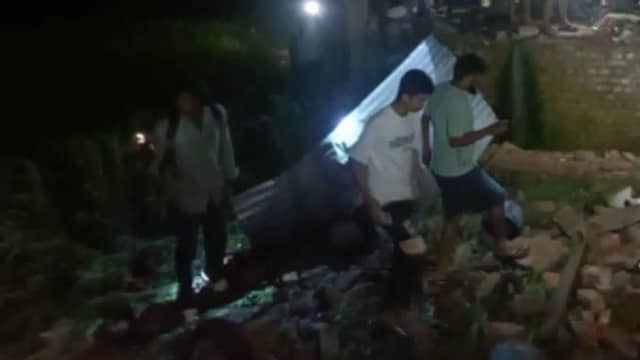 अयोध्या में विस्फोट से धराशायी हुआ मकान, 5 लोगों की मौत, 3 के अब भी मलबे में दबे होने की आशंका