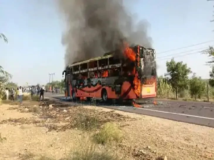 राजस्थान में दर्दनाक हादसा: जैसलमेर से जोधपुर जा रही एसी बस में शार्ट सर्किट से लगी आग, 21 यात्रियों की मौत, 16 गंभीर
