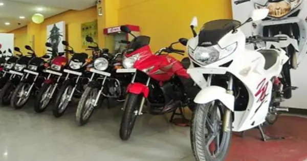 जीएसटी कटौती ने बदली टू ह्वीलर मार्केट की रणनीति, कंपनियों ने 300-350cc बाइक्स पर बढ़ाया फोकस