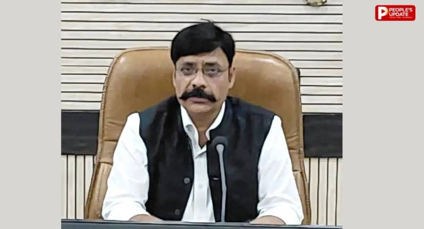 भिंड में सरकारी रिकॉर्ड रोकने और लगातार गैरहाजिरी पर सहायक ग्रेड-3 सस्पेंड, कलेक्टर ने की कार्रवाई
