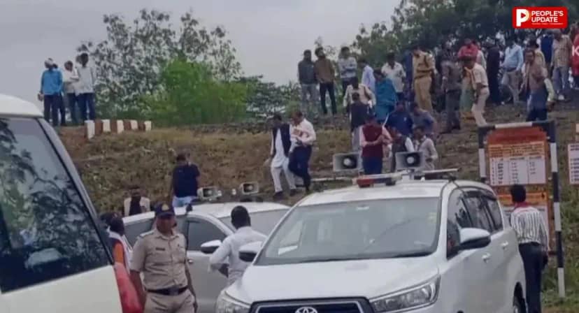 घंसौर में रेलवे भूमि अधिग्रहण विवाद: ग्रामीणों के बीच पहुंचे जिला प्रशासन, सांसद और विधायक, मकान टूटने पर जताई नाराजगी