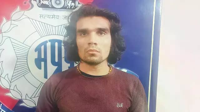 अशोकनगर में छात्राओं पर इत्र छिड़ककर प्रेमजाल में फंसाने वाले बॉडी बिल्डर को पुलिस ने दबोचा