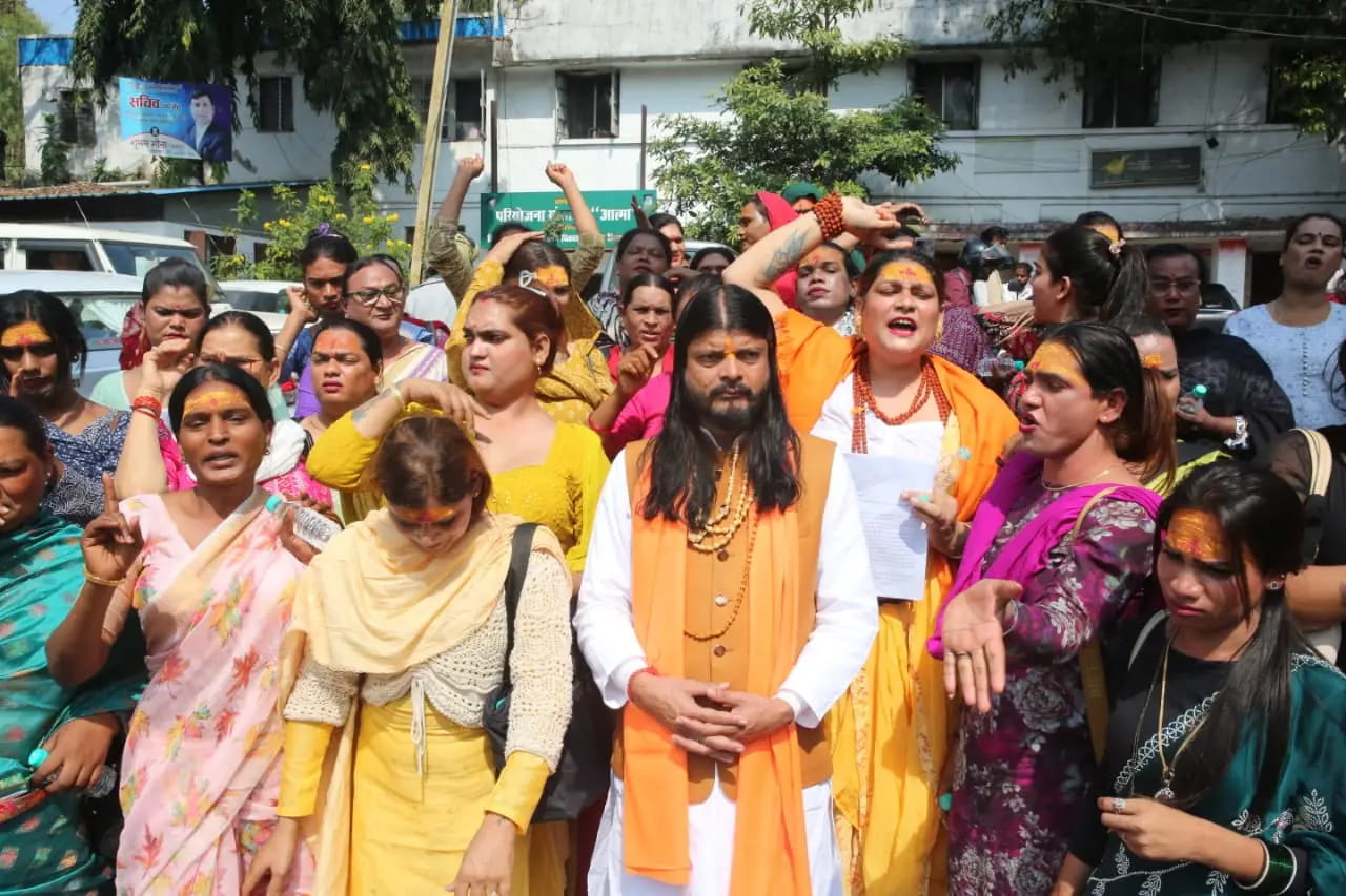 ऋषि अजय दास और काजल की अगुवाई में मार्च करके ज्ञापन सौंपा