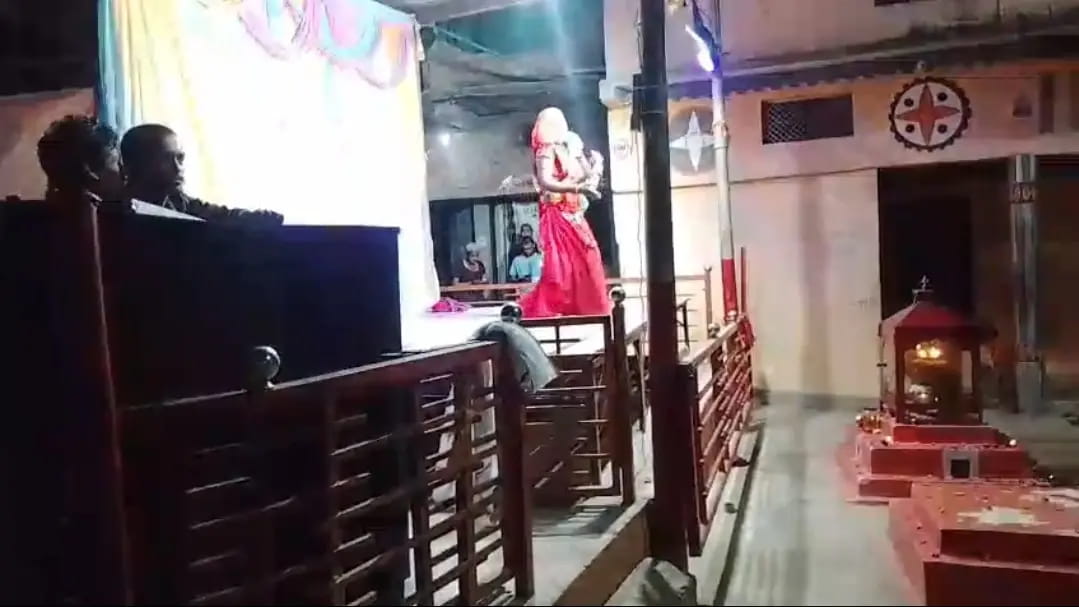 सीहोर के आष्टा के मंदिर में अश्लील डांस : बैजनाथ स्थित अंबा माता मंदिर में द्विअर्थी गानों पर नाच