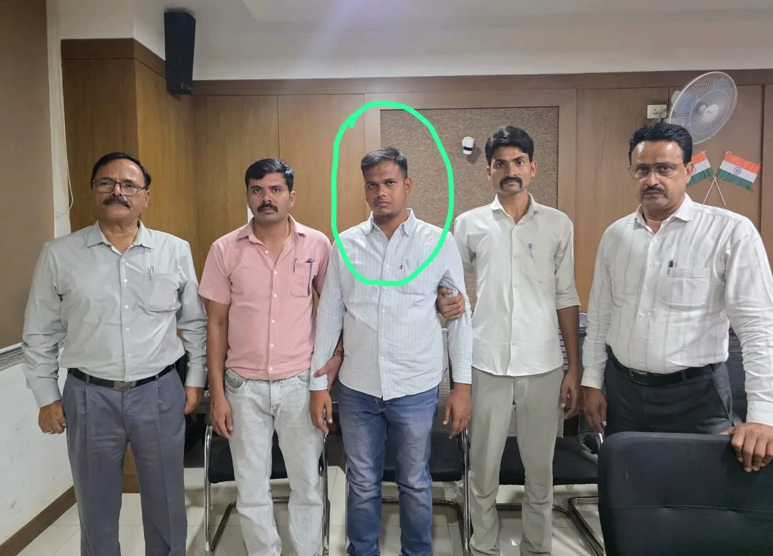 नगर परिषद उपयंत्री 2 लाख रुपए की रिश्वत लेते गिरफ्तार