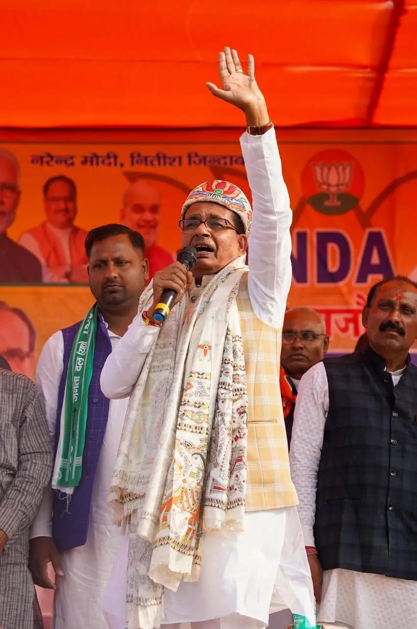 चुनाव में भस्मासुर जनता से वरदान मांग रहे हैं, उनसे सावधान रहना : शिवराज