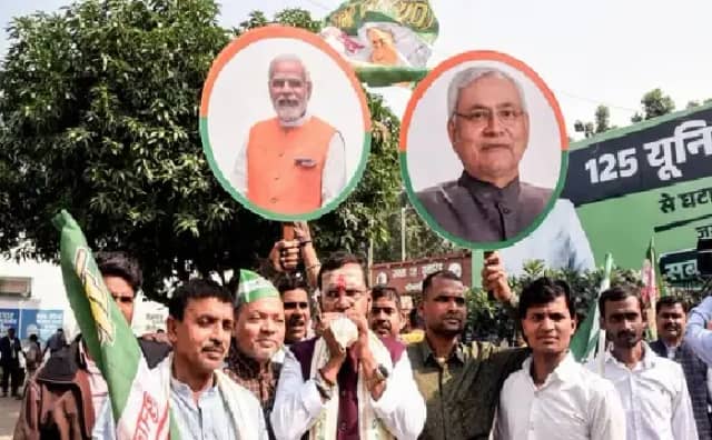 बिहार में बहार, फिर नीतीश कुमार, NDA को 202, महागठबंधन को 35 सीटें