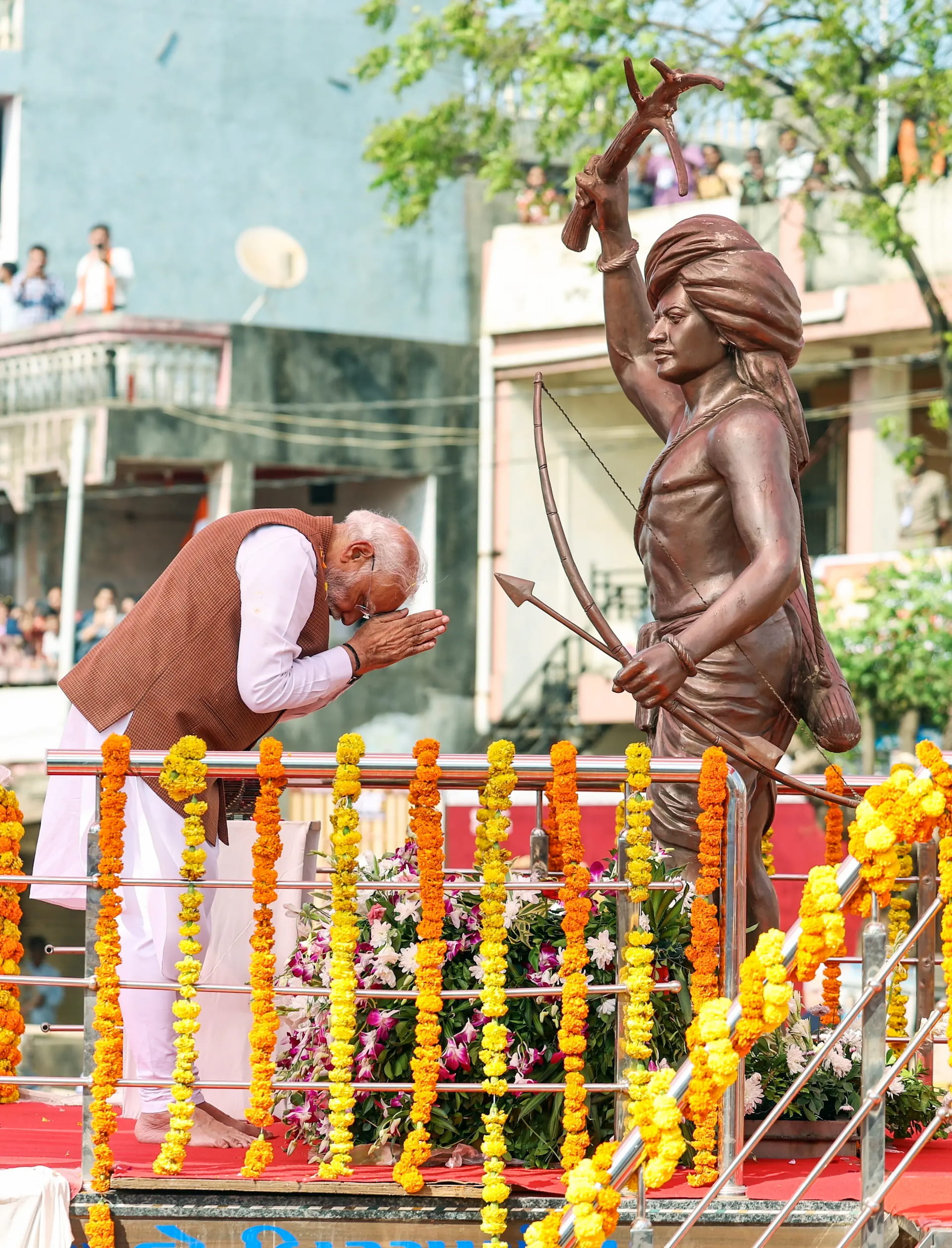 प्रधानमंत्री मोदी बोले- जनजातियों का समग्र कल्याण हमारी सर्वोच्च प्राथमिकता