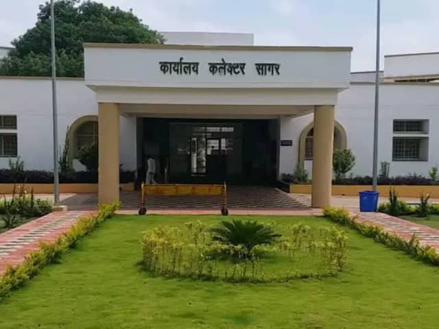 सागर जिले में दफ्तरों के चक्कर लगाए बिना 100 से ज्यादा युवाओं को मिली अनुकंपा नियुक्ति