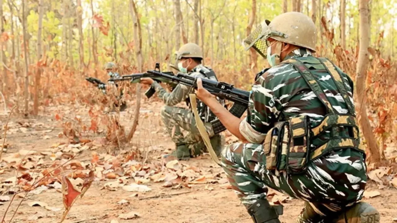 छत्तीसगढ़ के तुमालपाड़ मुठभेड़ में 15 लाख रुपए इनाम वाले तीन नक्सली ढेर
