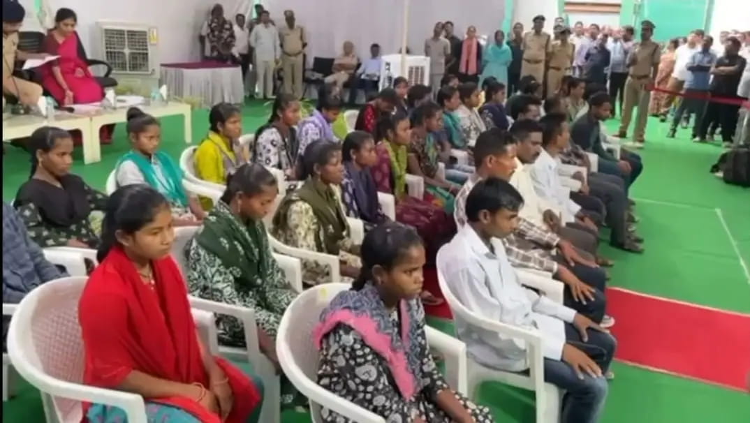 37 नक्सलियों ने किया सरेंडर, हिड़मा का करीबी एर्रा ने भी हथियार डाले