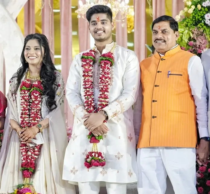 मुख्यमंत्री डॉ. मोहन यादव के बेटे की शादी का कार्ड भी सादगीपूर्ण, सम्मेलन में होगा विवाह