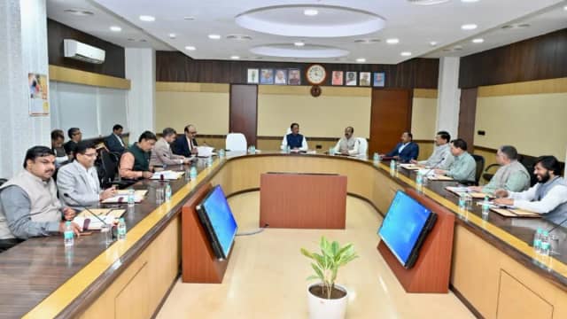 छत्तीसगढ़ में 200 यूनिट तक हाफ बिजली बिल पर लगी मुहर, विष्णु देव साय कैबिनेट ने लिया फैसला