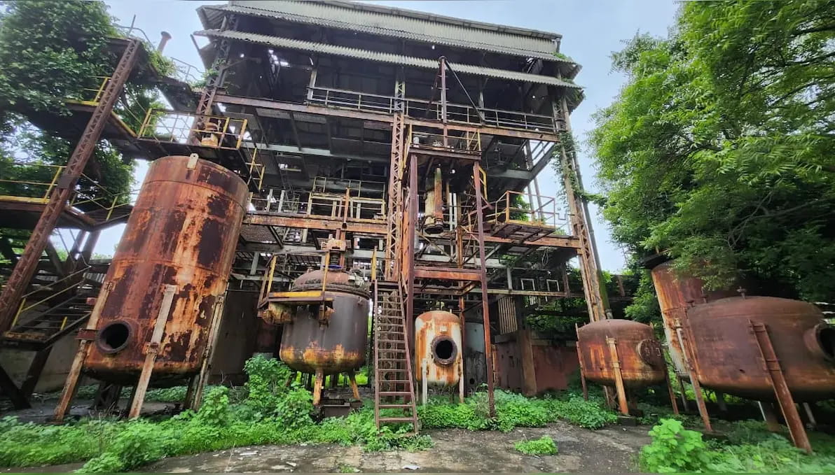 डॉक्टर इतने बिजी थे कि स्वेटर के ऊपर से लगा रहे थे इंजेक्शन