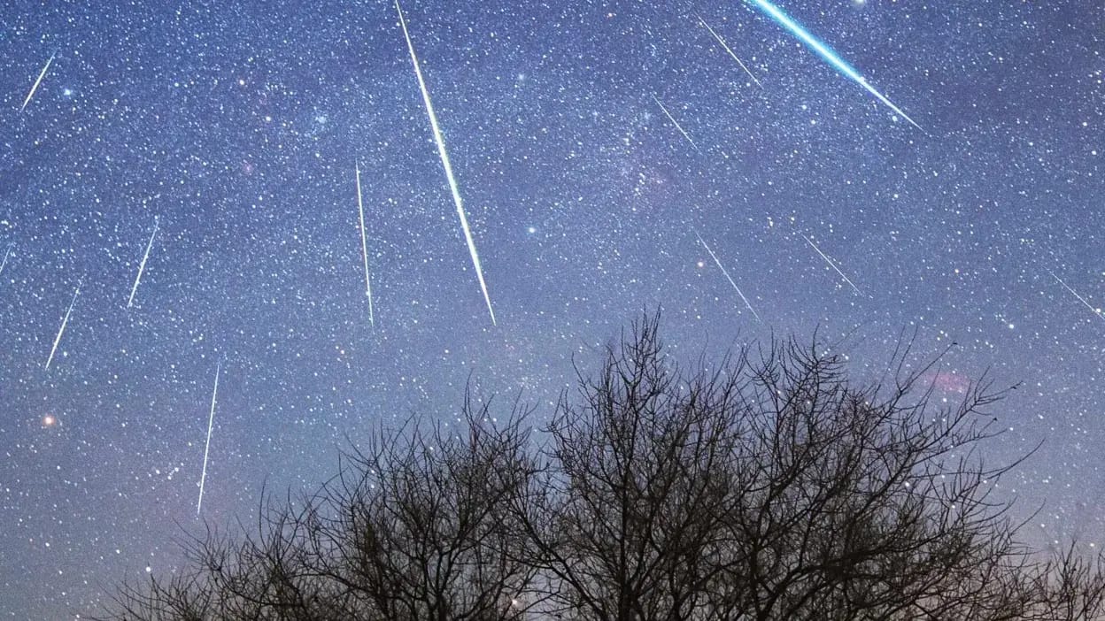आज रात आकाश में अनूठी आतिशबाजी, देख सकेंगे Geminid Meteor Shower