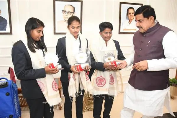 MP की तीन महिला ब्लाइंड क्रिकेट खिलाड़ियों को मिलेंगे 25-25 लाख रुपए