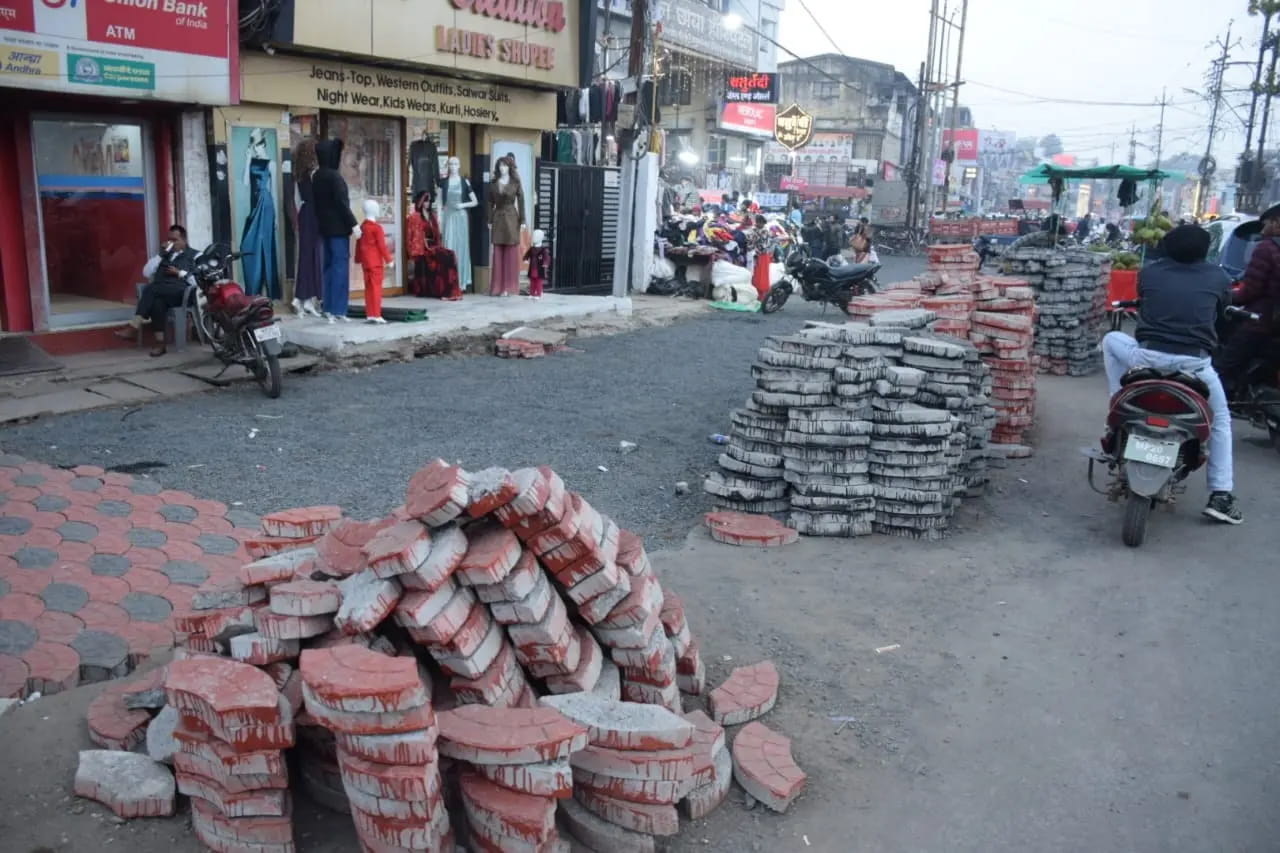 भोपाल और जबलपुर में सड़क किनारे लगेंगे पेवर ब्लॉक