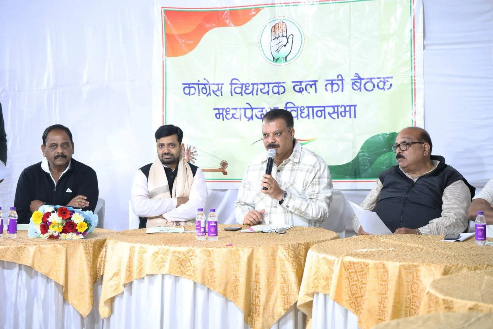 कांग्रेस विधायक दल ने बनाई विधानसभा के विशेष सत्र की रणनीति