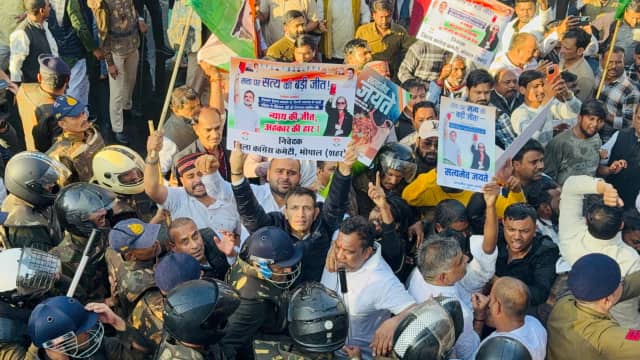 BJP ऑफिस घेरने निकले कांग्रेस नेताओं पर वॉटर कैनिंग, जीतू पटवारी समेत कई गिरफ्तार