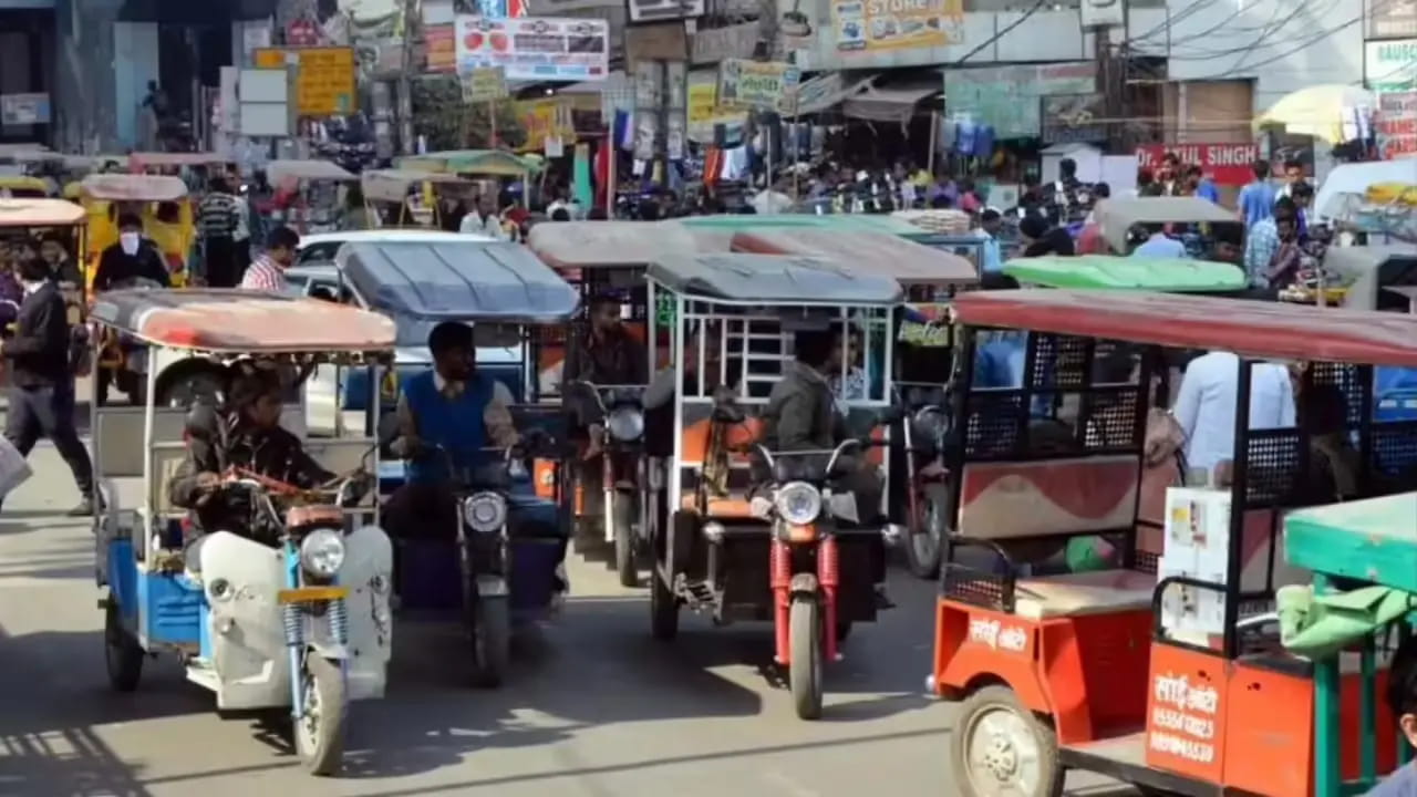 न रूट, न स्टॉपेज और न ही पार्किंग, ट्रैफिक बेपटरी कर रहे ई-रिक्शा