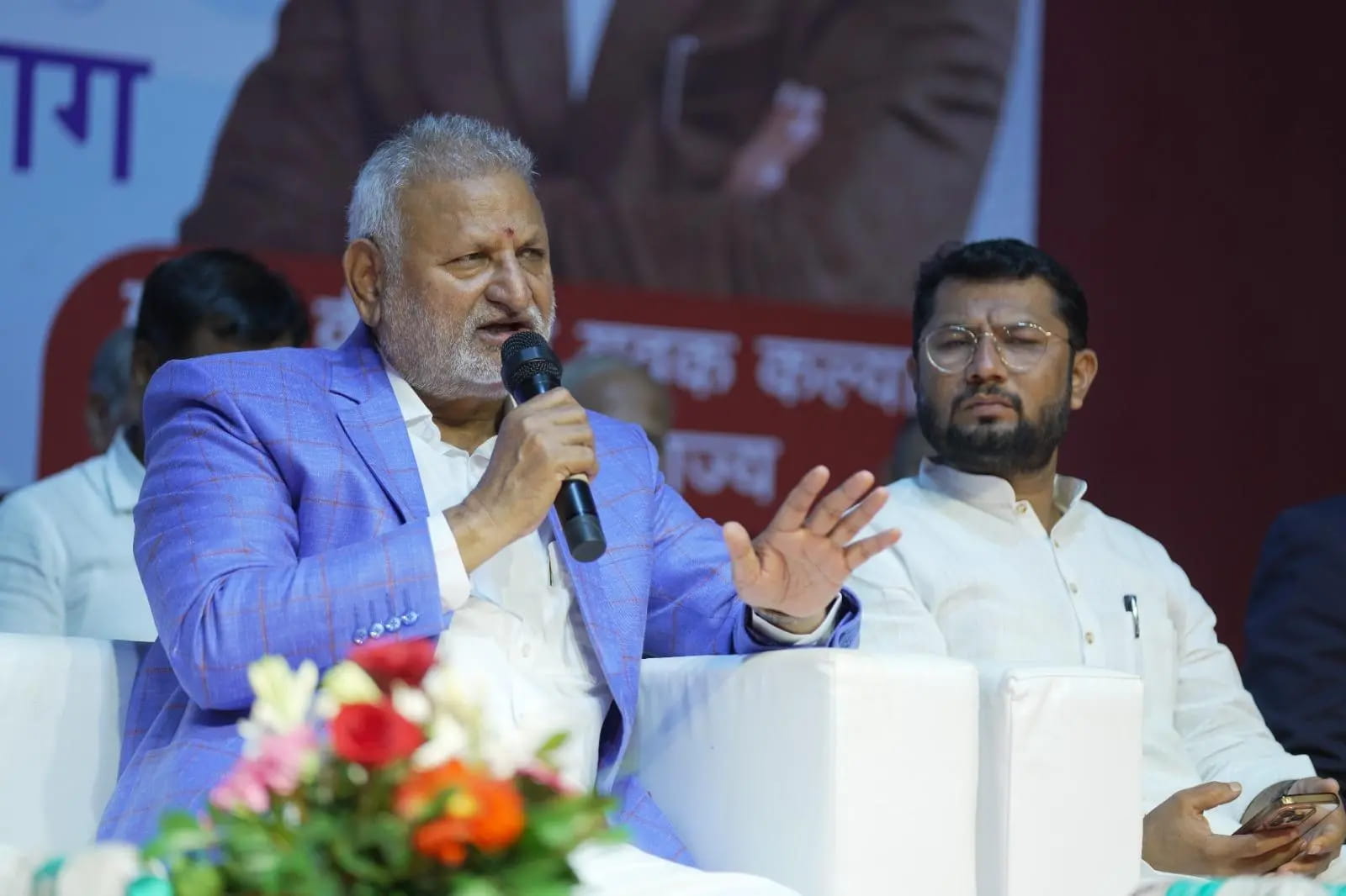 इस मंत्री ने गरीबों की कैटेगरी में बनवा लिए मकान, अरेस्ट करने अस्पताल पहुंची पुलिस