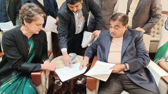 मंत्री गडकरी की तारीफ करने से खुद को रोक नहीं पाईं प्रियंका गांधी, वायनाड को लेकर यह कह दिया...!