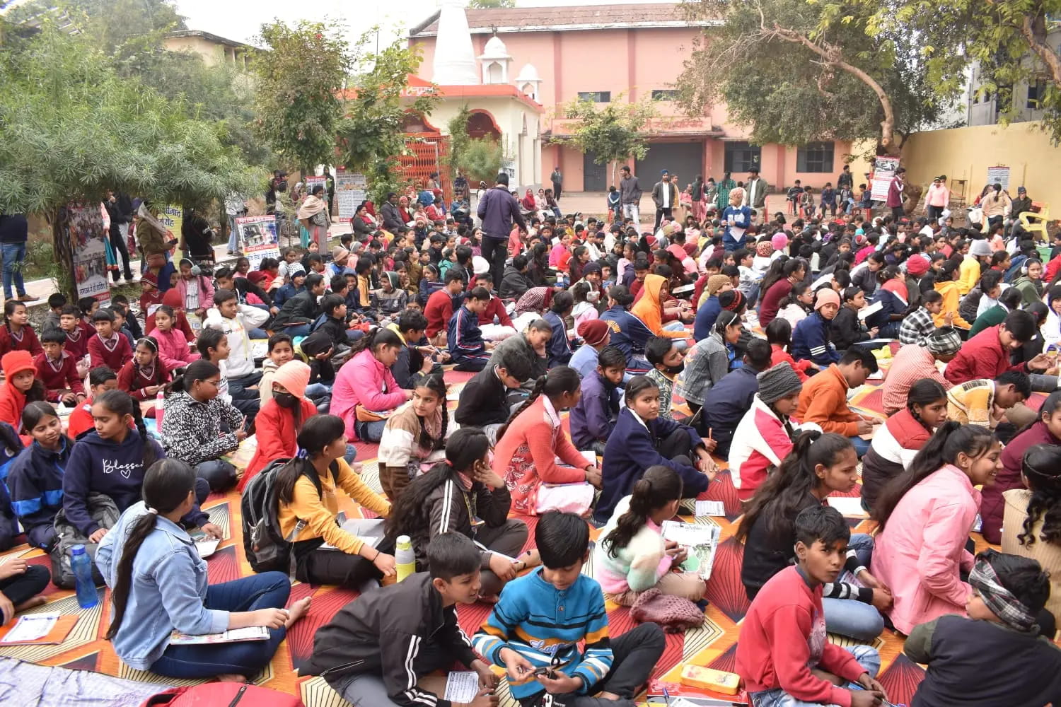 रामायण प्रतियोगिता के जरिए बच्चों को सिखा रहे संस्कार, उपहार में देते हैं रामचरित मानस