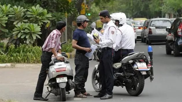 नए साल में ड्रिंक करके गाड़ी चलाई तो कटेगा 10 हजार रुपए का चालान, बॉडी वॉर्न कैमरे रखेंगे नजर
