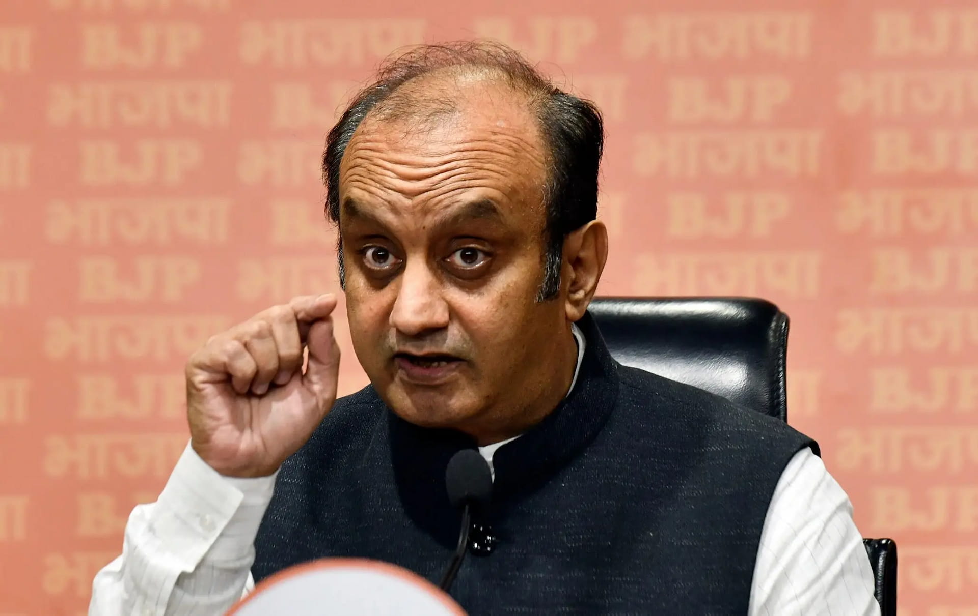 दिग्विजय की टिप्पणी कांग्रेस में राहुल गांधी के खिलाफ खुली असहमति