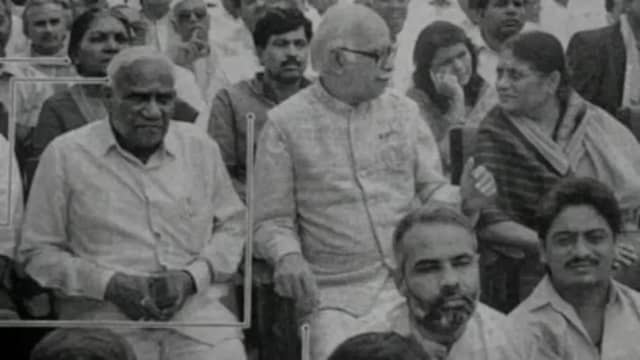 RSS-BJP से सीखने वाले दिग्वियज के बयान पर कांग्रेस एक नहीं