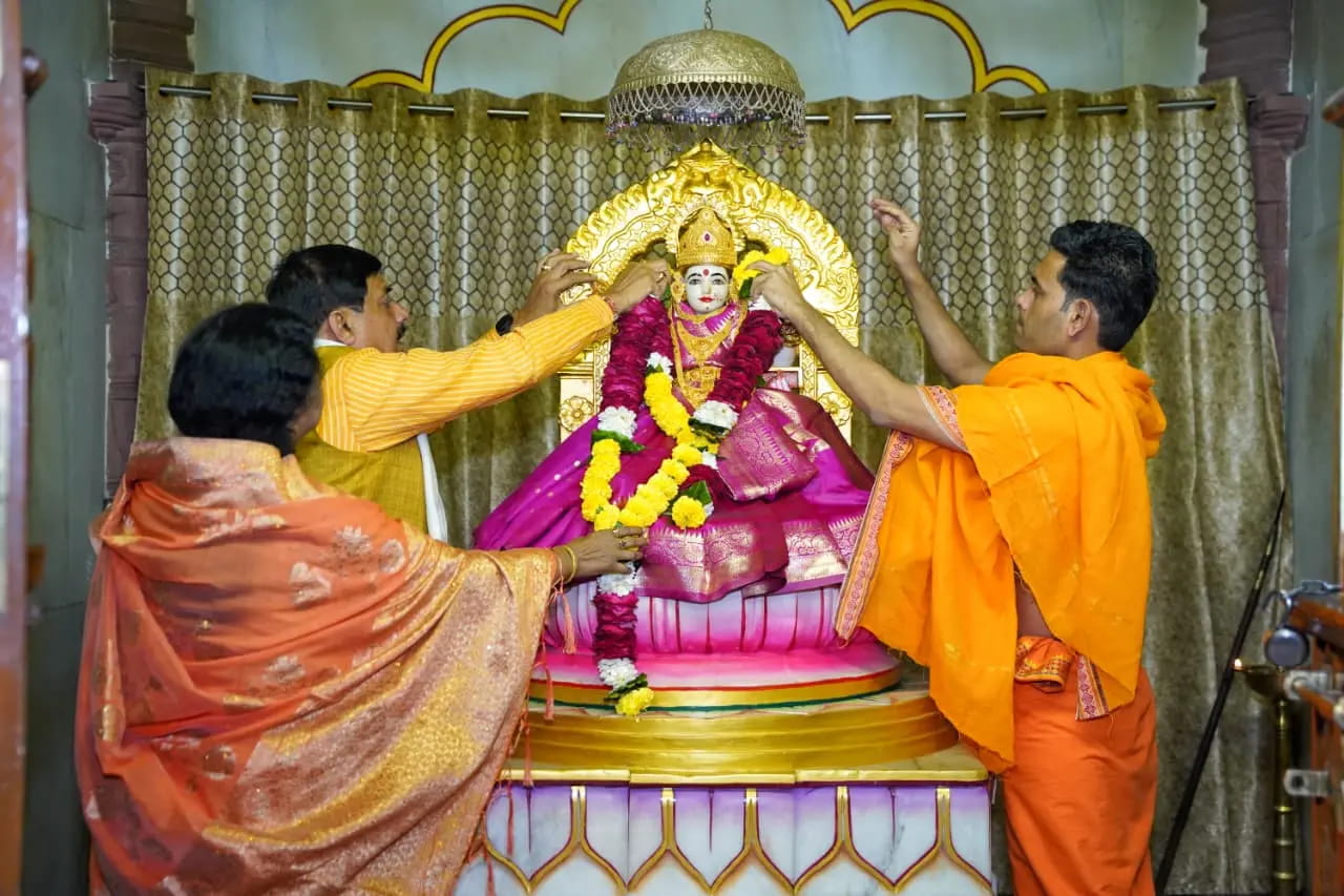 मुख्यमंत्री डॉ. यादव ने मां त्रिपुर सुंदरी के दर्शन किए, शिवराज पहुंचे साईं बाबा के दर