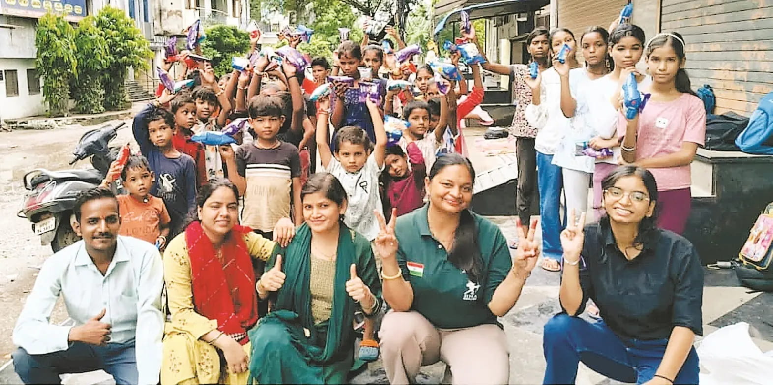 पांच साल से दे रहे नि:शुल्क शिक्षा, 100 बच्चों का स्कूलों में कराया एडमिशन