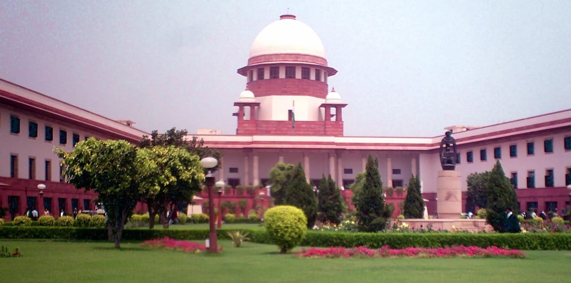 अभिनेता से नेता बने विजय को झटका, सुप्रीम कोर्ट ने कहा वापस हाईकोर्ट जाएं