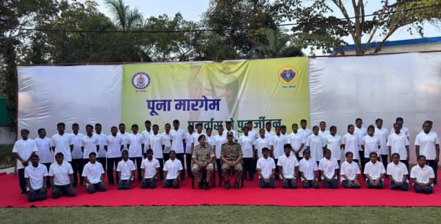 छत्तीसगढ़ के बीजापुर में 52 नक्सलियों का सरेंडर, इन पर एक करोड़ 41 लाख रुपए का था इनाम