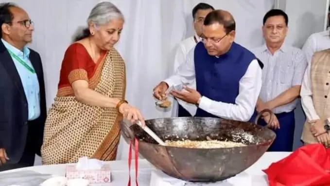 बंट गया हलवा, अब आम कर्मचारियों से अलग रहेंगे वित्त मंत्रालय के वे खास अफसर