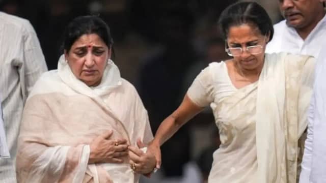 क्या सुनेत्रा पवार बनेंगी महाराष्ट्र की डिप्टी सीएम, अजित पवार की विरासत संभालने पर चर्चा तेज