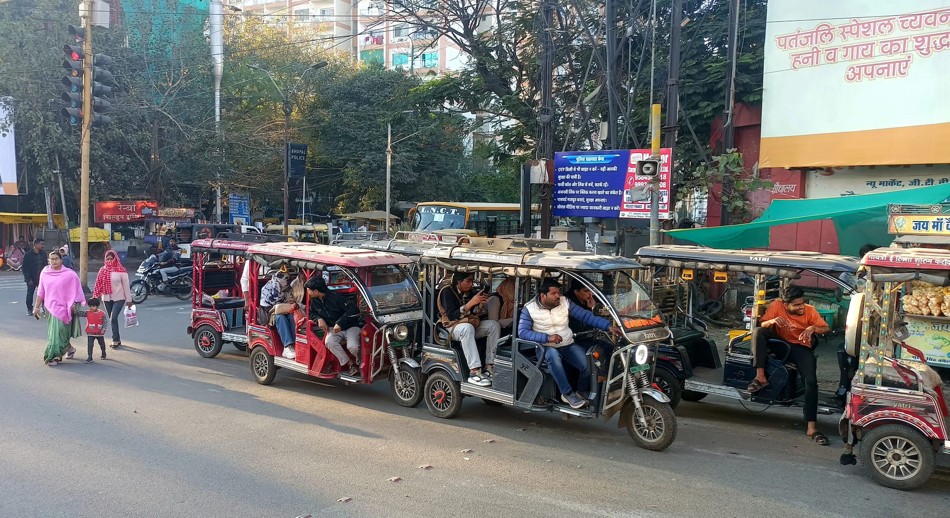 लोकल कारखानों में बन रही बॉडी सड़कों पर घूम रहे जानलेवा ई-रिक्शा
