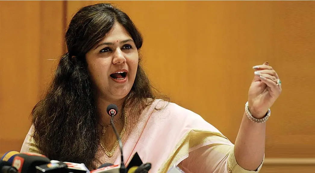अब उड़ान से पहले पंकजा मुंडे के हेलिकॉप्टर में आई खराबी, चुनावी रैली के लिए जाना था नागपुर