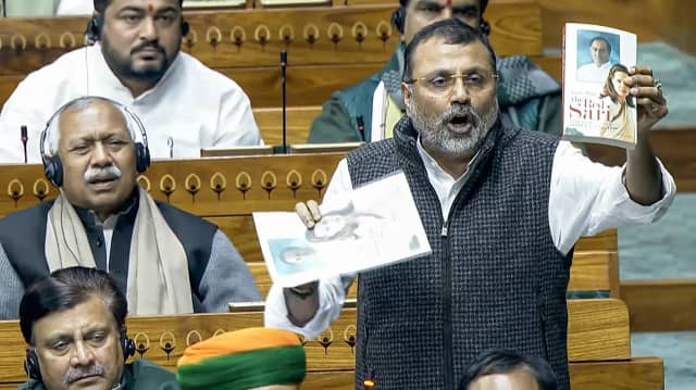 नहीं आ सका PM Modi का जवाब, विपक्ष के हंगामे के बीच लोकसभा कल तक के लिए स्थगित