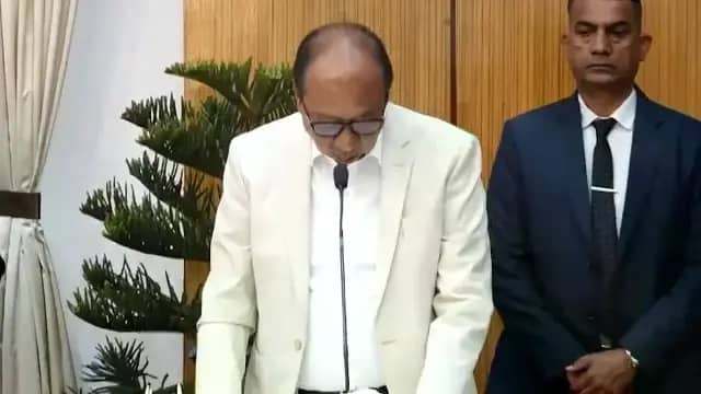 युमनाम खेमचंद सिंह बने मुख्यमंत्री, राज्यपाल ने दिलाई शपथ
