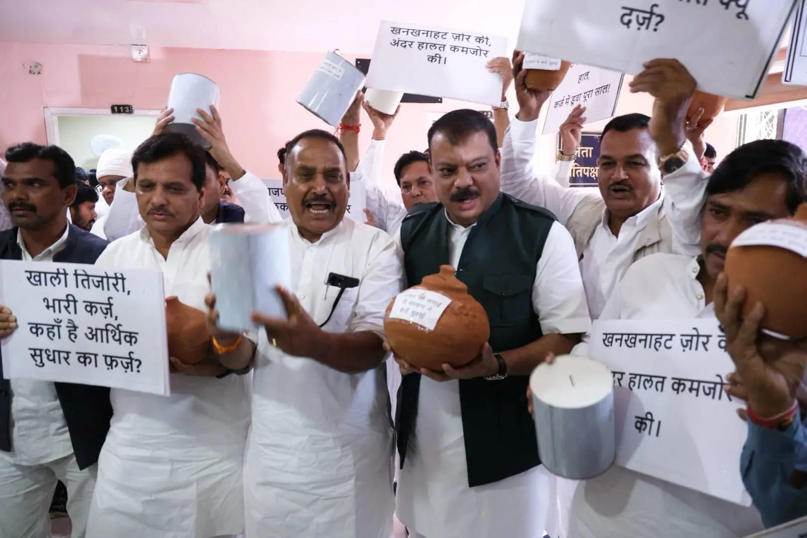 नेता प्रतिपक्ष उमंग सिंघार ने कहा-सरकार का खजाना खाली, घोषणाएं फिर भी निराली