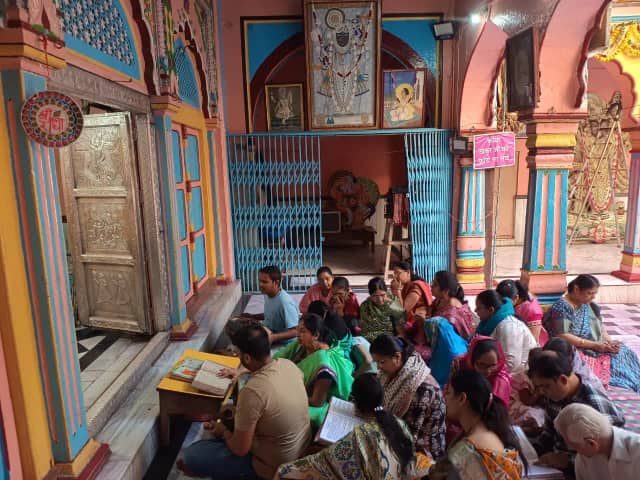 चंद्र ग्रहण में जब सब मंदिर हैं बंद भोपाल के इस मंदिर में खुले हैं पट, हो रही भक्ति!