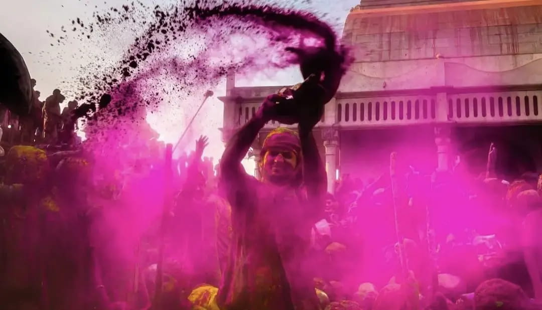 सुंदर पिचाई ने दी होली की शुभकामनाएं, अपनी कंपनी के मोबाइल से दिखाए भारतीय होली के रंग