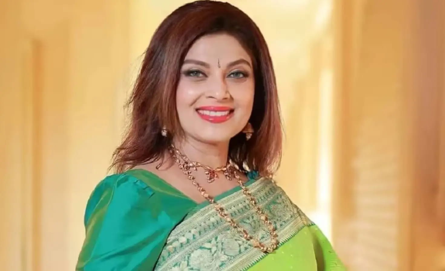 मशहूर अभिनेत्री वर्षा उसगांवकर-मृणालिनी से 47 लाख की ठगी, बिल्डर-प्रोड्यूसर पर केस