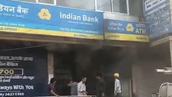 रतलाम की इंडियन बैंक में लगी आग, जरूरी दस्तावेज, कंप्यूटर हुए खाक